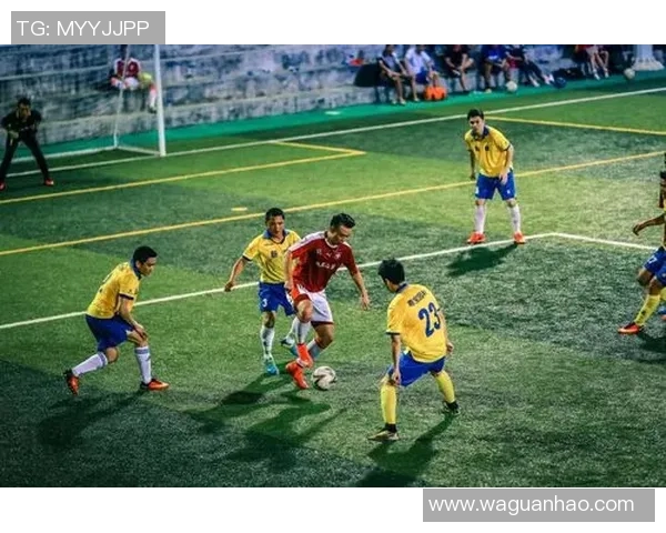 越南与朝鲜展开友谊赛激烈对抗球员们展现精彩技艺与团队精神 越南与朝鲜展开友谊赛激烈对抗球员们展现精彩技艺与团队精神