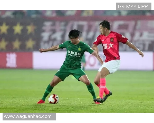 恒大与国安首回合激战回顾球迷热情高涨赛场精彩纷呈 恒大与国安首回合激战回顾球迷热情高涨赛场精彩纷呈