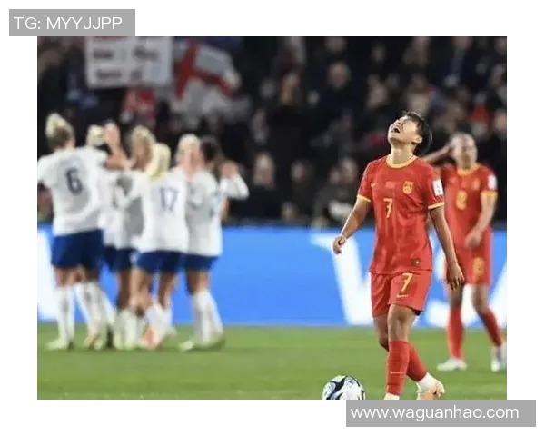 体育场内实时直播足球比赛精彩瞬间尽在眼前让你身临其境感受激情与热血